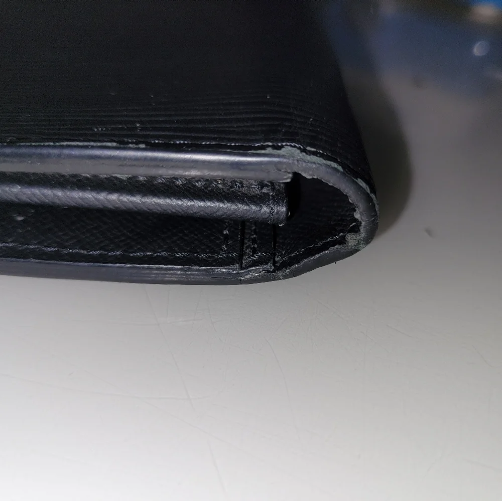 Louis Vuitton Men's Wallet Portefeuille Brazza in Epi Calfskin Leather!